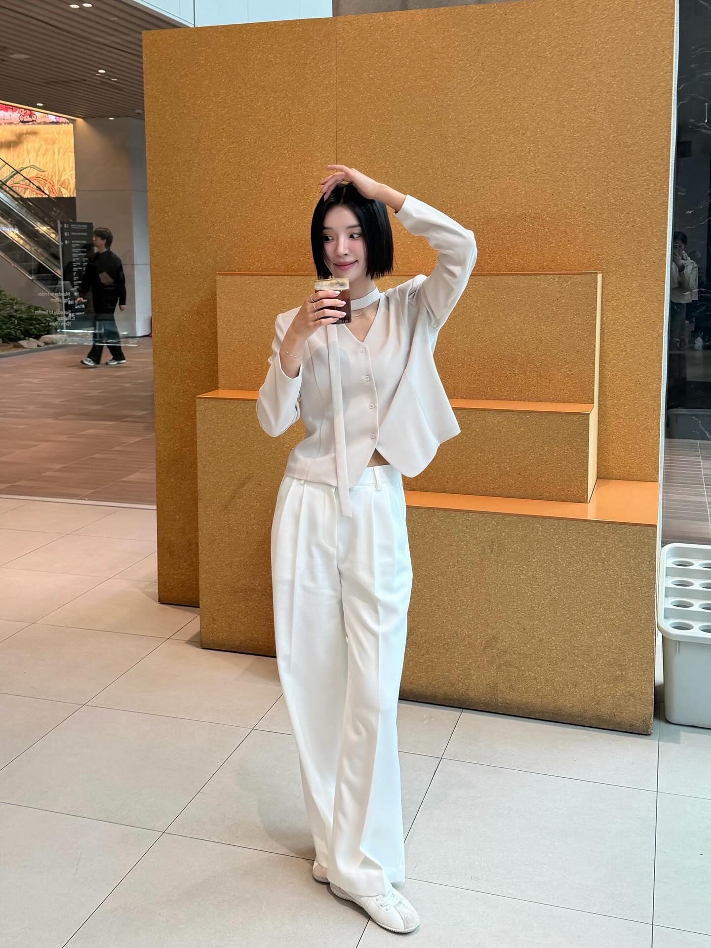 Trước Tết cắt tóc ngắn, nàng ghim ngay 5 combo trang phục giúp mặc đẹp cả năm- Ảnh 2.