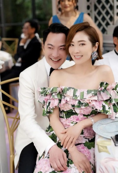 "Kiều nữ chứng khoán showbiz" sắp cưới lần 2, hôn phu là soái ca ngành bảo hiểm và có con riêng- Ảnh 2. "Kiều nữ chứng khoán showbiz" sắp cưới lần 2, hôn phu là soái ca ngành bảo hiểm và có con riêng- Ảnh 2.