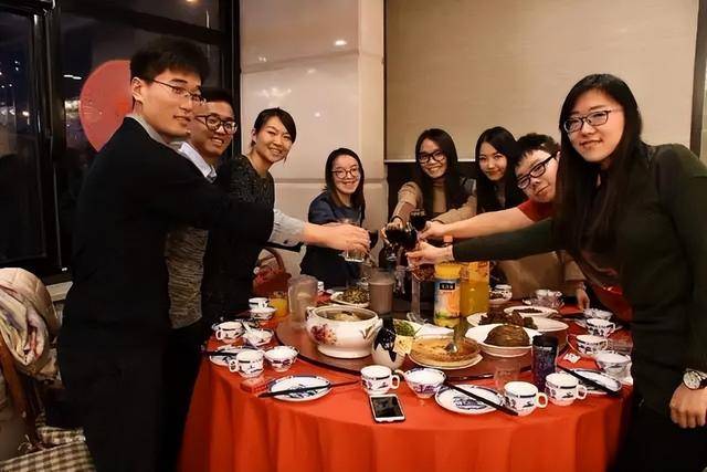 Đi họp lớp về, tôi thấm thía 5 sự thật chưa ai nói- Ảnh 2.