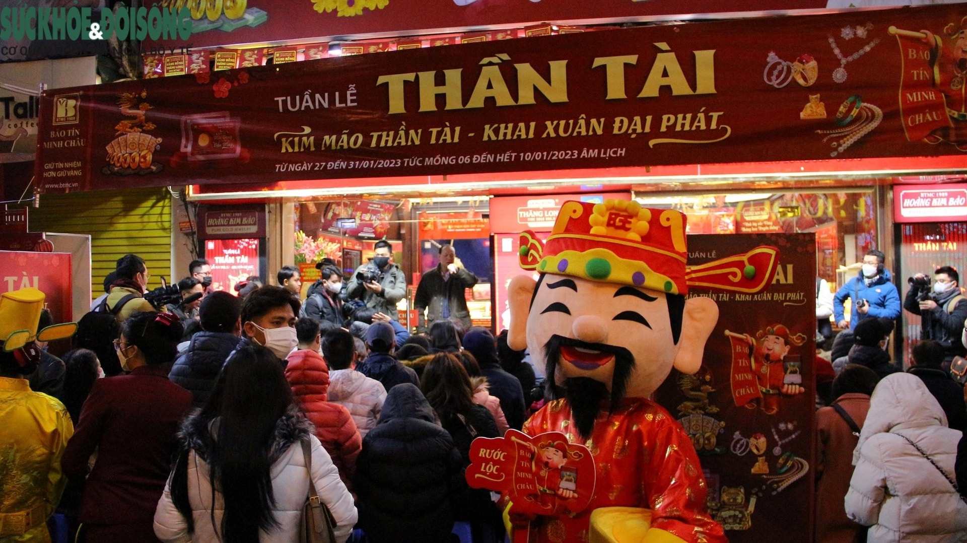 Chưa đến Vía Thần Tài, vì sao hàng loạt công ty vàng bạc đã đua nhau khai trương từ mùng 4 Tết ?- Ảnh 1.