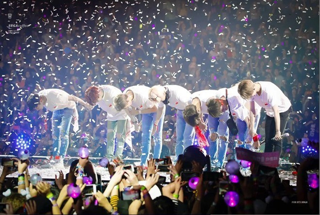 Nhìn từ việc CEO người Hàn Quốc quỳ lạy khán giả Việt Nam- Ảnh 3.