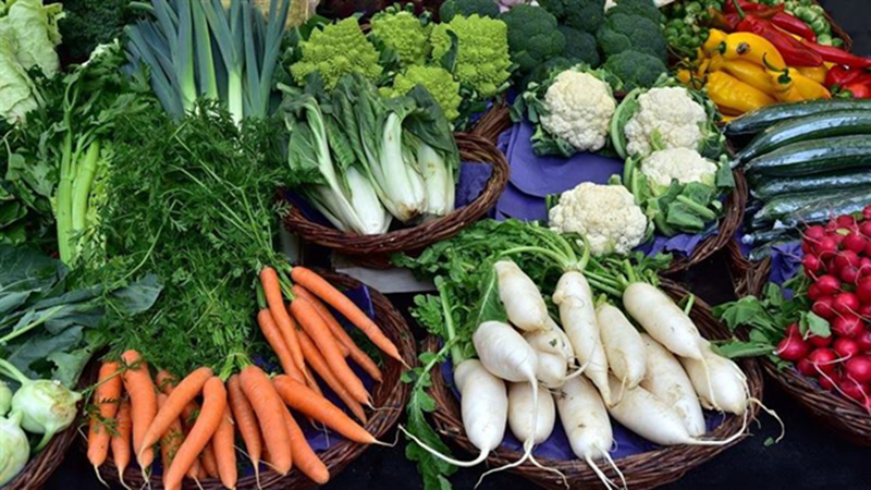 4 loại rau dễ "ngậm thuốc trừ sâu", chuyên gia dinh dưỡng mách nấu ăn làm thêm 1 việc để an tâm hơn - Ảnh 1.