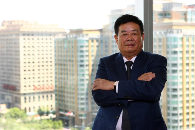 Vị tỷ phú 'bắt' con trai làm công nhân, quyên nửa tài sản làm từ thiện- Ảnh 1.