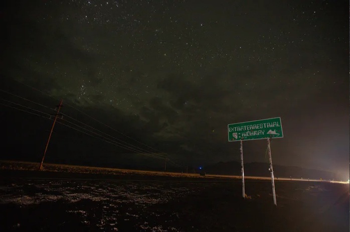 Những bí ẩn bủa vây “Xa lộ ngoài hành tinh” ở Mỹ - Ảnh 1.