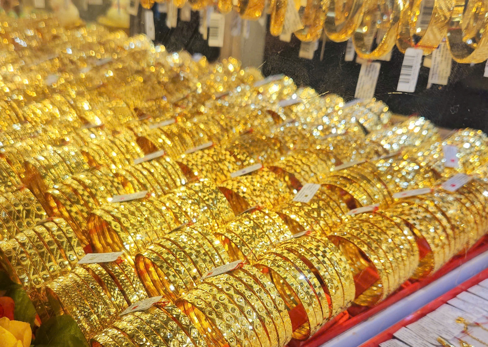 Dự báo giá vàng 2026: ANZ và UBS cùng nhận định tăng trưởng mạnh mẽ - Ảnh 3.