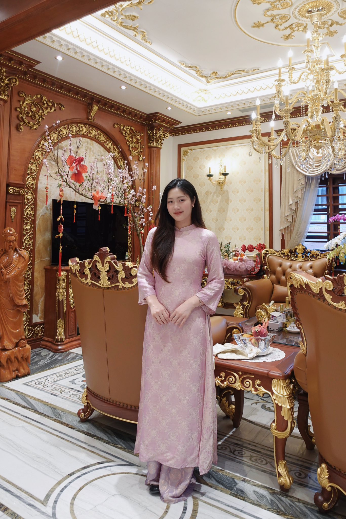 Hoa khôi bóng chuyền Việt Hương khoe nhan sắc “gái một con” xinh đẹp trong biệt thự lộng lẫy nhà chồng "trâm anh thế phiệt" - Ảnh 3.