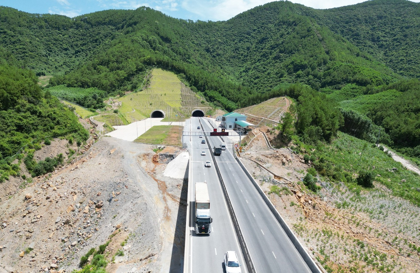 Cao tốc Bắc Nam qua hầm Thần Vũ ùn tắc liên tục- Ảnh 8.