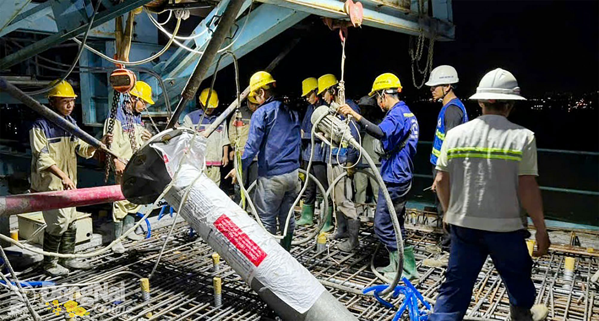 Lộ diện thời điểm cầu dây văng có tĩnh không cao nhất Việt Nam "về đích"- Ảnh 1.