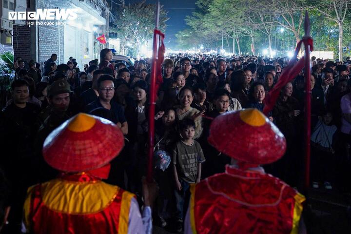 Khám phá chợ âm dương độc đáo, họp duy nhất mỗi năm 1 lần lúc nửa đêm- Ảnh 3.