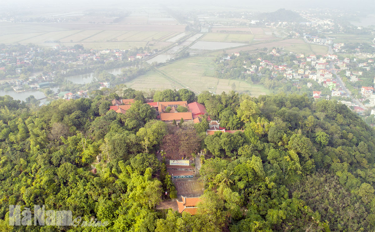 Ngọn núi cao chưa đến 100m, được mệnh danh là "núi rồng": Trên đỉnh có di tích quốc gia gần 1000 tuổi - Ảnh 2.