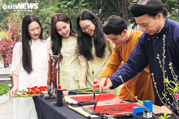 Dự báo thời tiết mùng 5 Tết: Cả nước đón nắng, miền Nam có nơi nóng hơn 35°C- Ảnh 1.