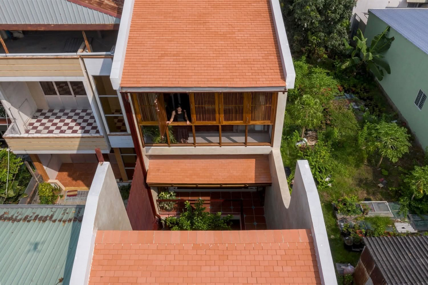 Ngôi nhà thiết kế mở đón gió và ánh sáng tự nhiên từ nhiều phía- Ảnh 1.