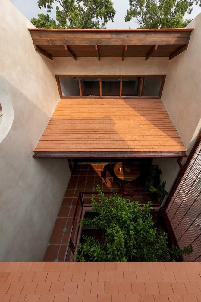 Ngôi nhà thiết kế mở đón gió và ánh sáng tự nhiên từ nhiều phía- Ảnh 3.