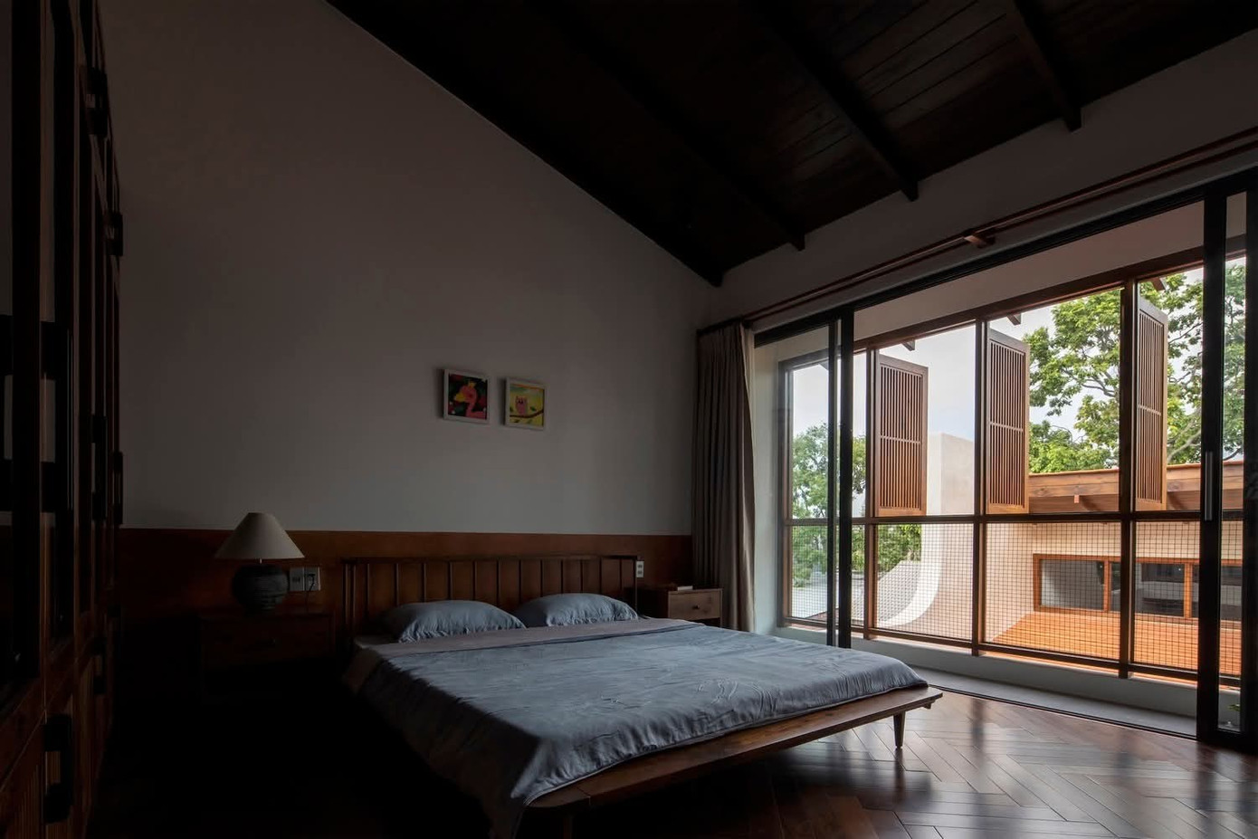 Ngôi nhà thiết kế mở đón gió và ánh sáng tự nhiên từ nhiều phía- Ảnh 7.