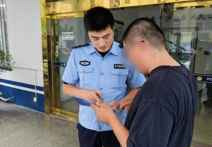 Thấy khách hàng mới mở tài khoản được 4 ngày đã nhận hơn 752 triệu đồng rồi rút ngay 225 triệu, nhân viên lập tức báo công an- Ảnh 1.