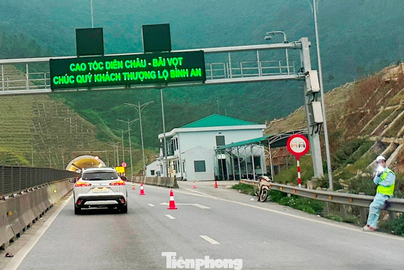 Cao tốc Bắc Nam qua hầm Thần Vũ ùn tắc liên tục- Ảnh 5.