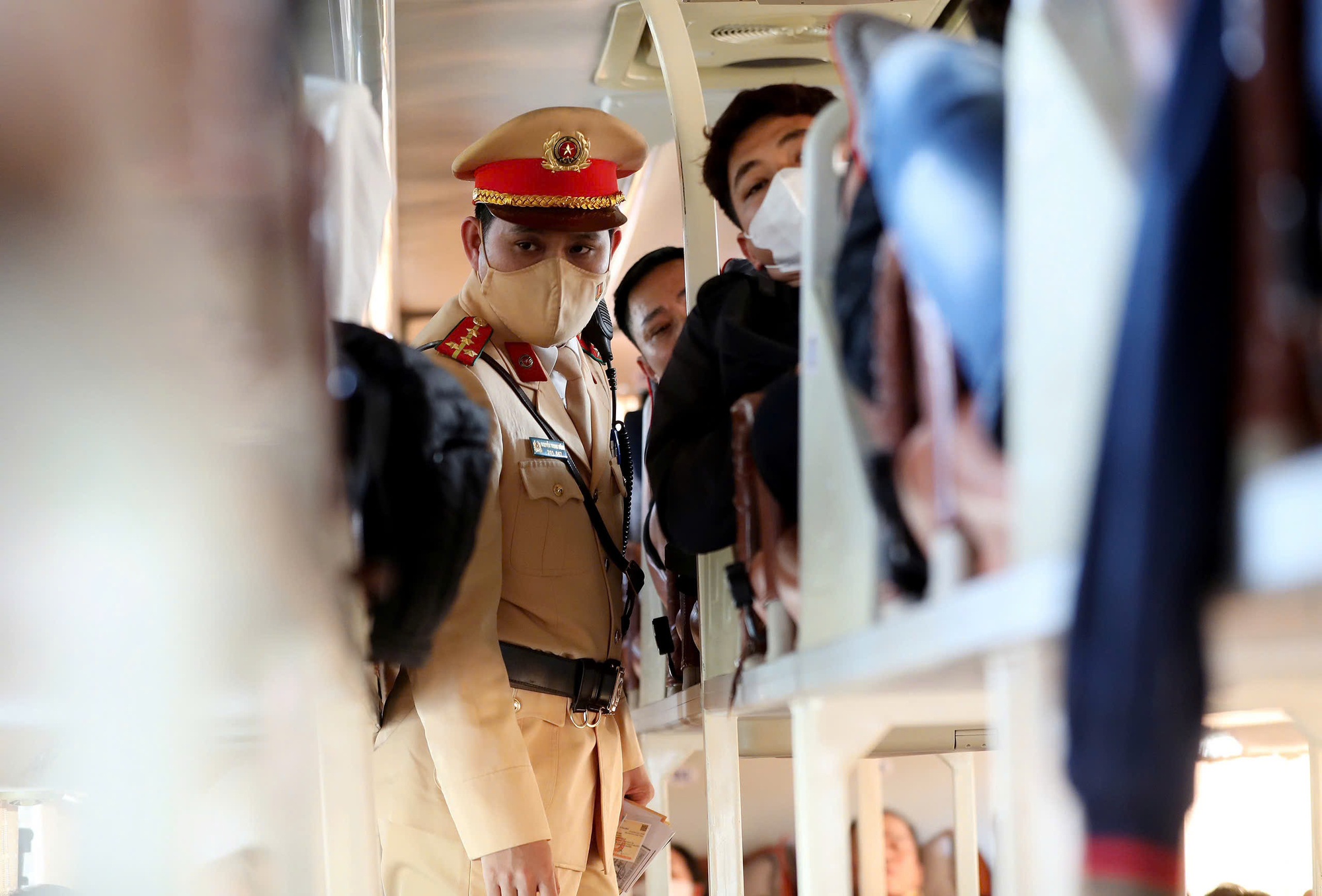 CSGT Hà Nội dùng flycam theo dõi tình hình giao thông, tăng cường kiểm soát vận tải hành khách- Ảnh 11.