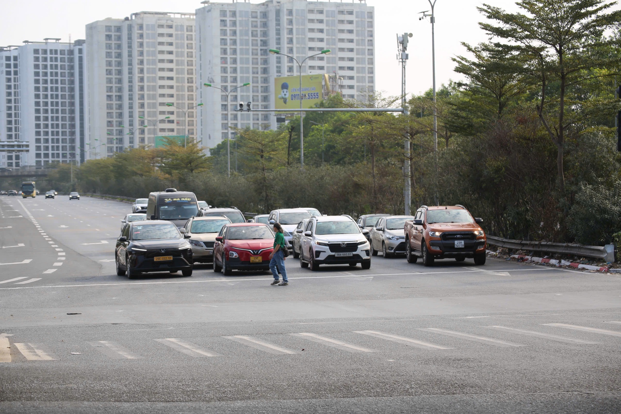 CSGT Hà Nội dùng flycam theo dõi tình hình giao thông, tăng cường kiểm soát vận tải hành khách- Ảnh 4.