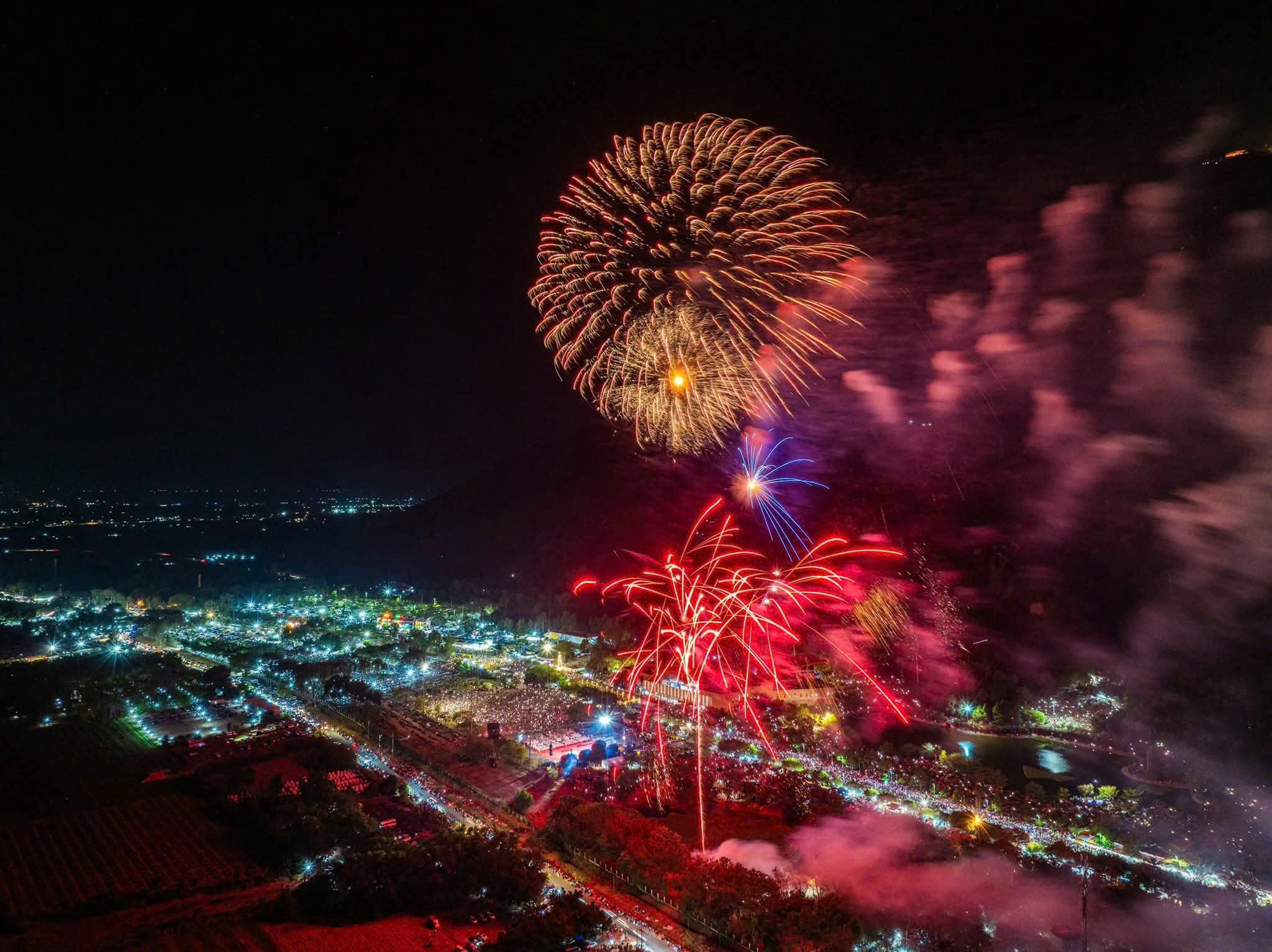 300.000 người đổ về Hội Xuân núi Bà Đen năm 2026- Ảnh 19.