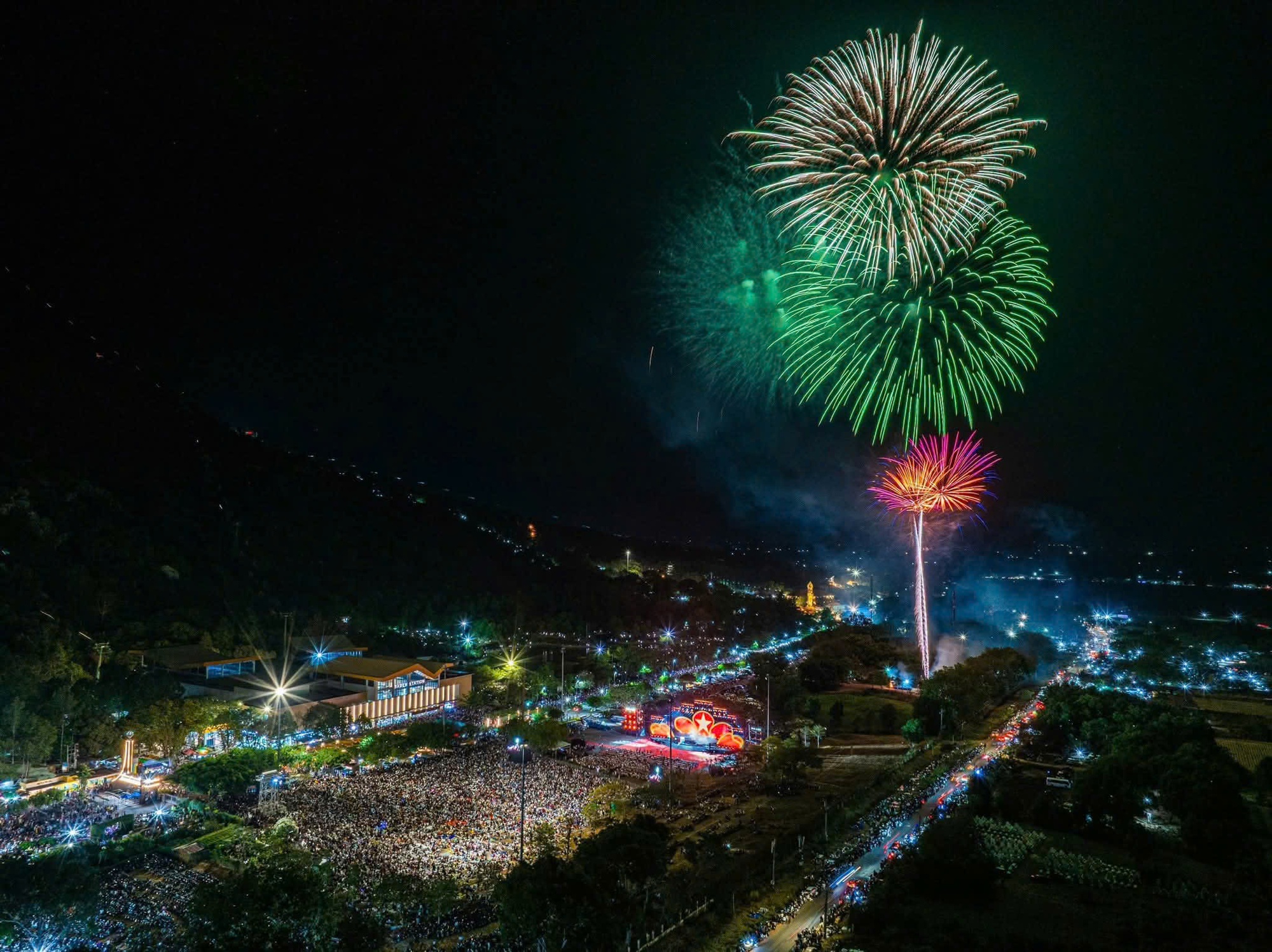 300.000 người đổ về Hội Xuân núi Bà Đen năm 2026- Ảnh 20.