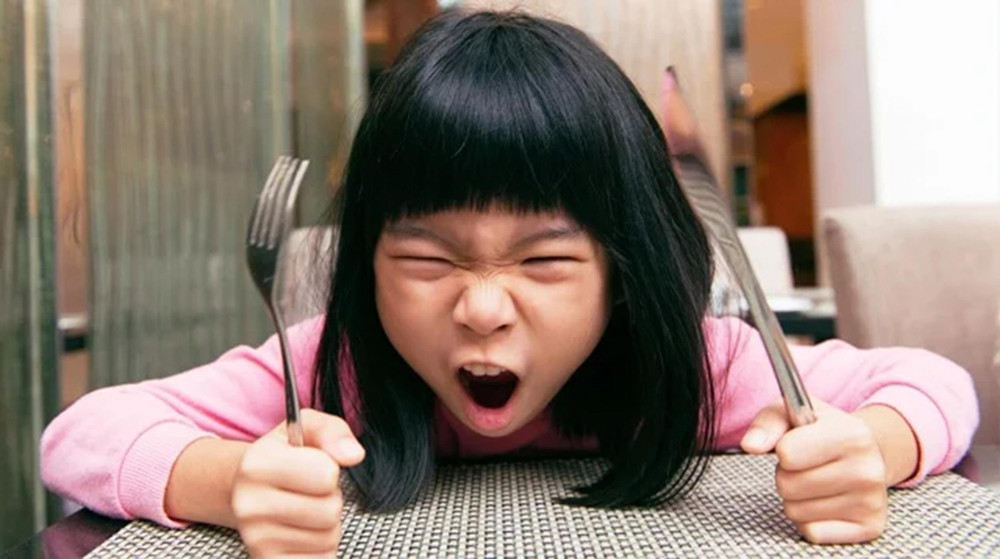 3 tuổi không uốn, 4 tuổi khó sửa: Những hành vi TRẺ NGHỊCH này phải dạy ngay, đừng đợi gây họa rồi mới hối hận - Ảnh 2.