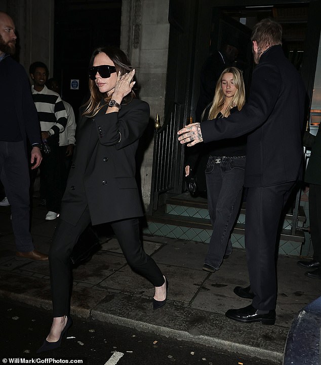 “Cam thường” bắt cận nhan sắc tiểu thư Harper Beckham, biểu cảm buồn bã giữa drama gia đình gây chú ý- Ảnh 5. “Cam thường” bắt cận nhan sắc tiểu thư Harper Beckham, biểu cảm buồn bã giữa drama gia đình gây chú ý- Ảnh 5.