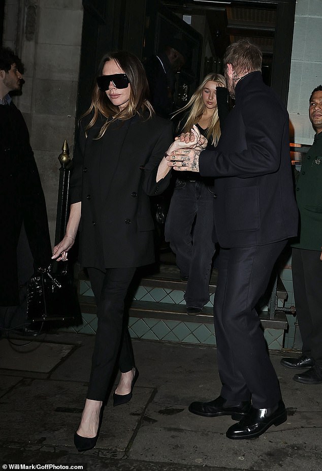 “Cam thường” bắt cận nhan sắc tiểu thư Harper Beckham, biểu cảm buồn bã giữa drama gia đình gây chú ý- Ảnh 4. “Cam thường” bắt cận nhan sắc tiểu thư Harper Beckham, biểu cảm buồn bã giữa drama gia đình gây chú ý- Ảnh 4.