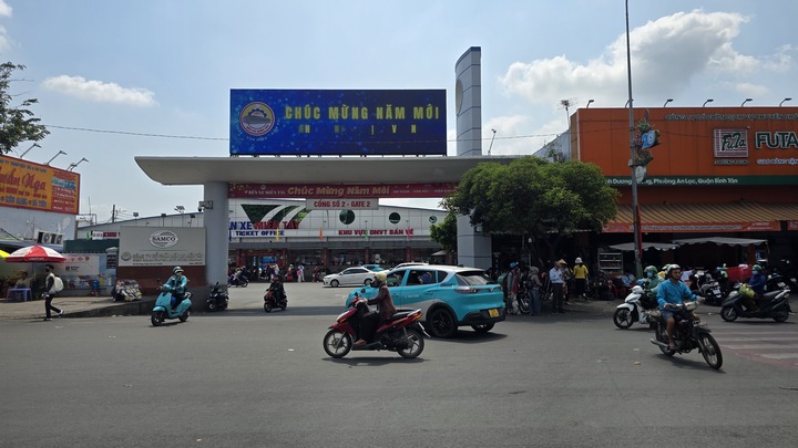 Cửa ngõ TP.HCM thông thoáng ngày mùng 6 Tết- Ảnh 1.