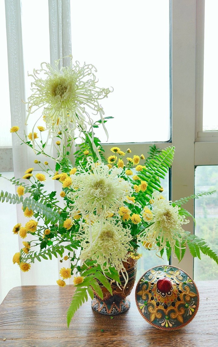 Ngắm những bình hoa cúc cổ đẹp nao lòng của mẹ đảm Hà Nội- Ảnh 7.