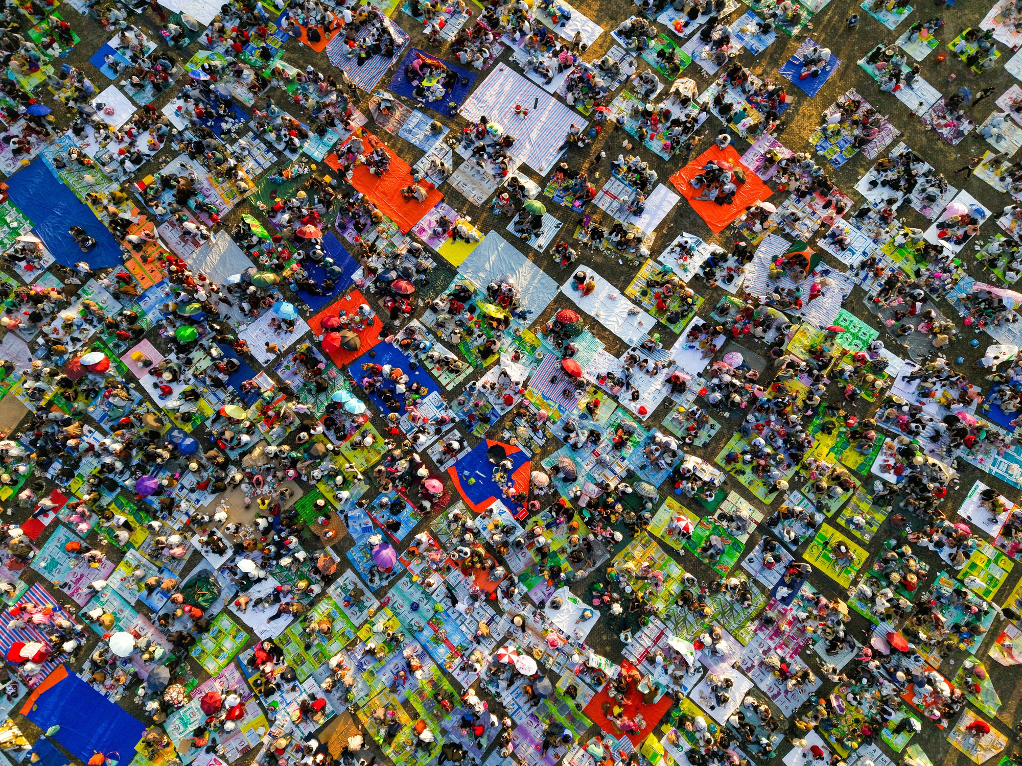 1 nơi ở Việt Nam hút gần 157.000 lượt khách trong 1 ngày, ken đặc người "cắm trại" ngay đầu năm mới- Ảnh 4. 1 nơi ở Việt Nam hút gần 157.000 lượt khách trong 1 ngày, ken đặc người "cắm trại" ngay đầu năm mới- Ảnh 4.