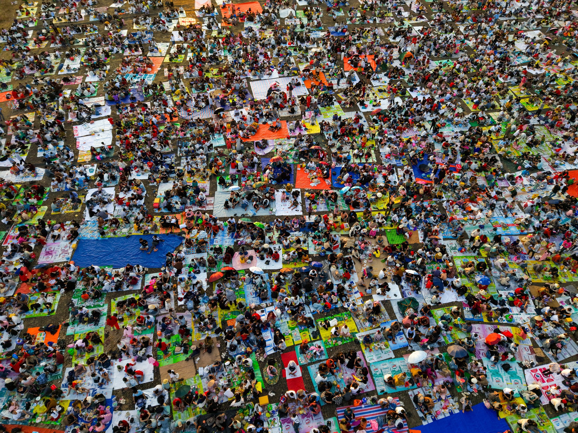 1 nơi ở Việt Nam hút gần 157.000 lượt khách trong 1 ngày, ken đặc người "cắm trại" ngay đầu năm mới- Ảnh 5. 1 nơi ở Việt Nam hút gần 157.000 lượt khách trong 1 ngày, ken đặc người "cắm trại" ngay đầu năm mới- Ảnh 5.