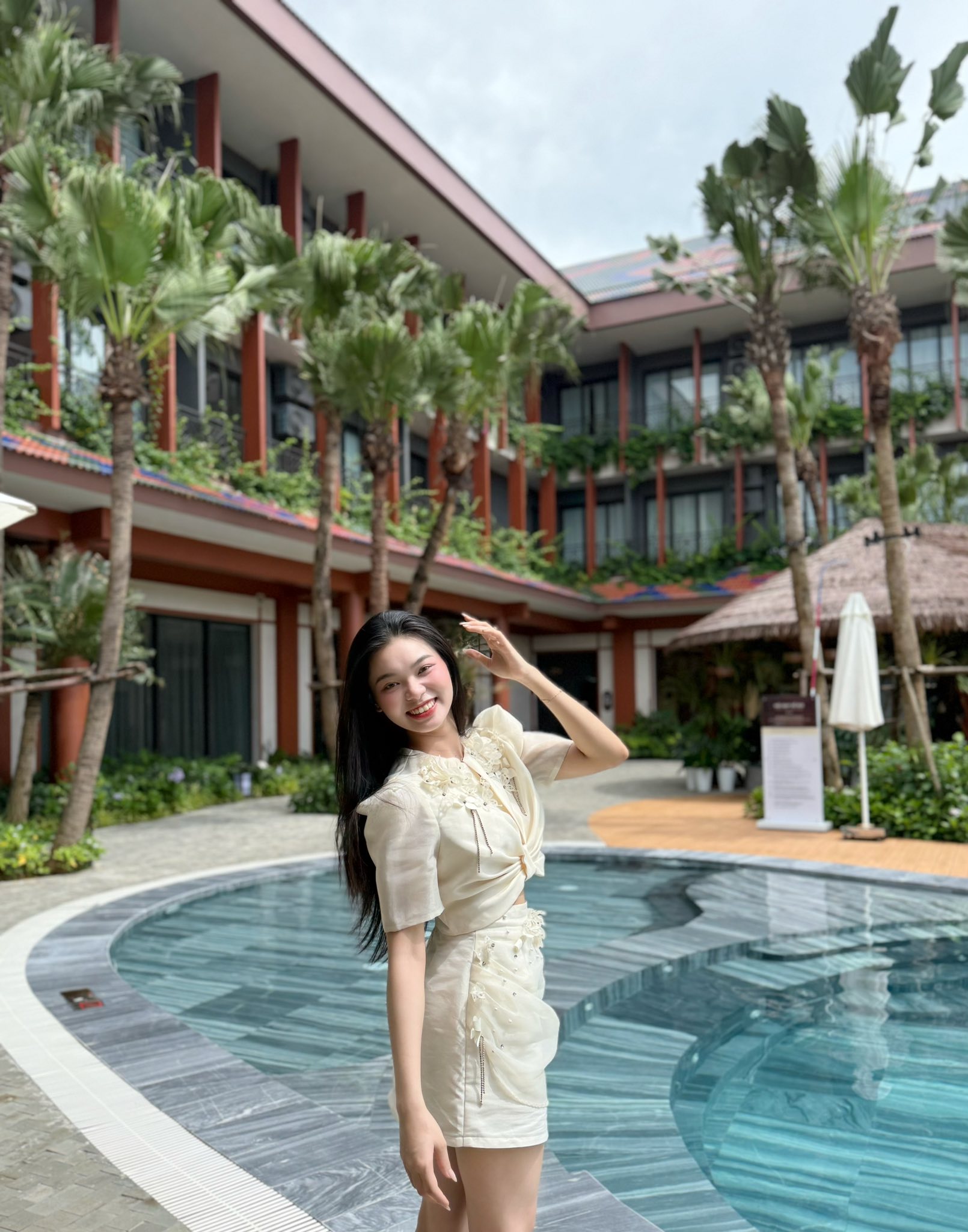 Xuân Bắc U23 Việt Nam bất ngờ tay trong tay với gái đẹp từng thi hoa hậu giữa lúc chuyện tình cảm gây xôn xao- Ảnh 3.