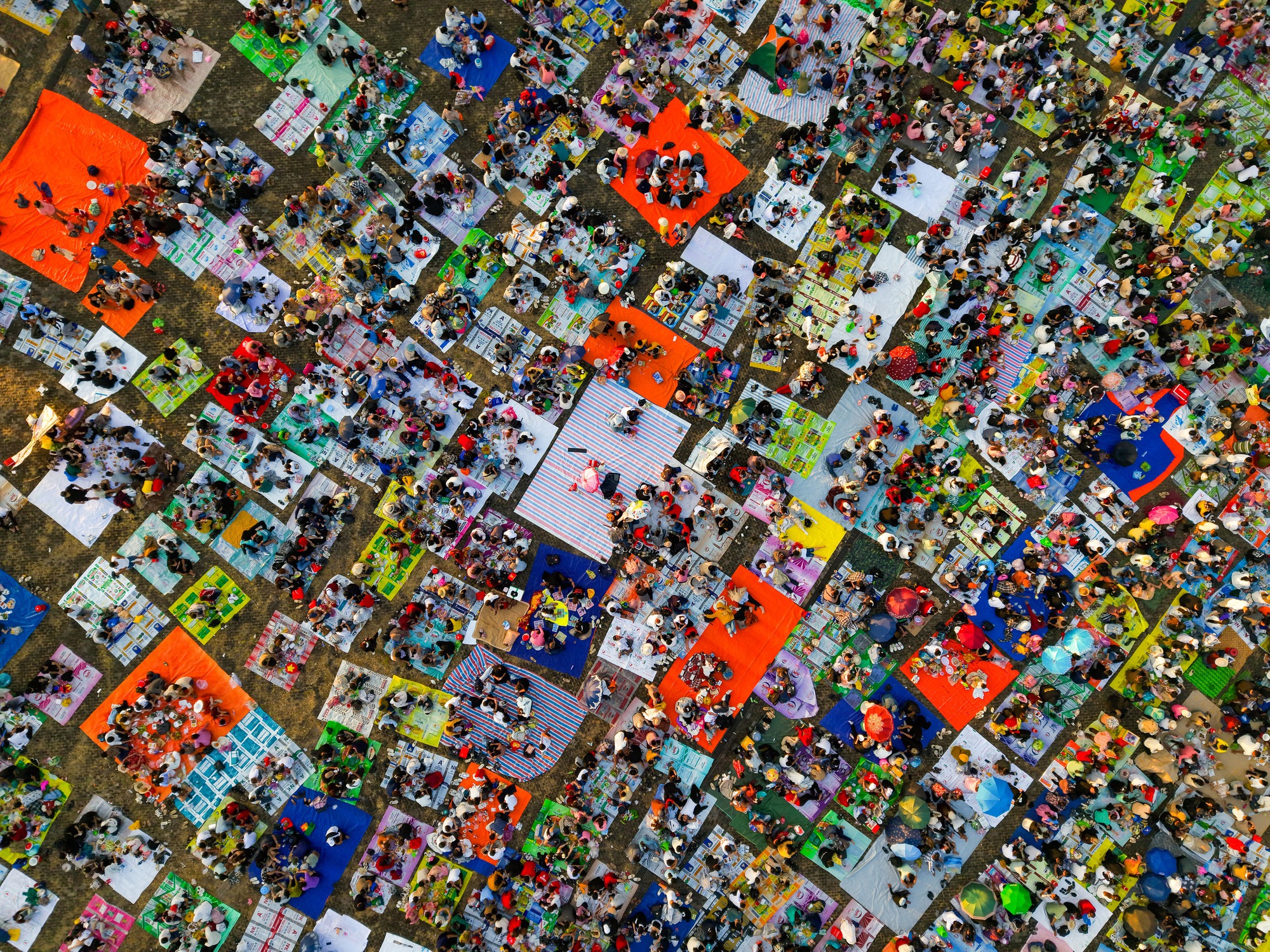 1 nơi ở Việt Nam hút gần 157.000 lượt khách trong 1 ngày, ken đặc người "cắm trại" ngay đầu năm mới- Ảnh 6. 1 nơi ở Việt Nam hút gần 157.000 lượt khách trong 1 ngày, ken đặc người "cắm trại" ngay đầu năm mới- Ảnh 6.