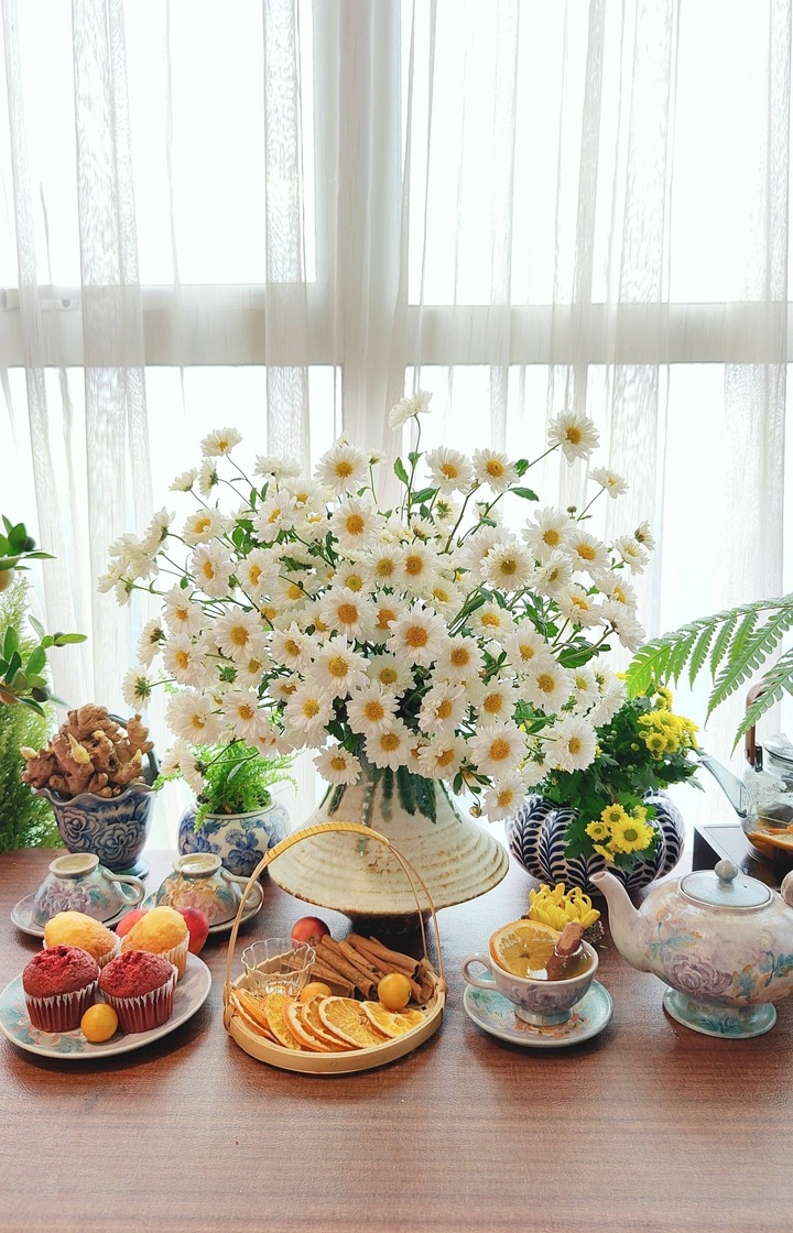 Ngắm những bình hoa cúc cổ đẹp nao lòng của mẹ đảm Hà Nội- Ảnh 18.