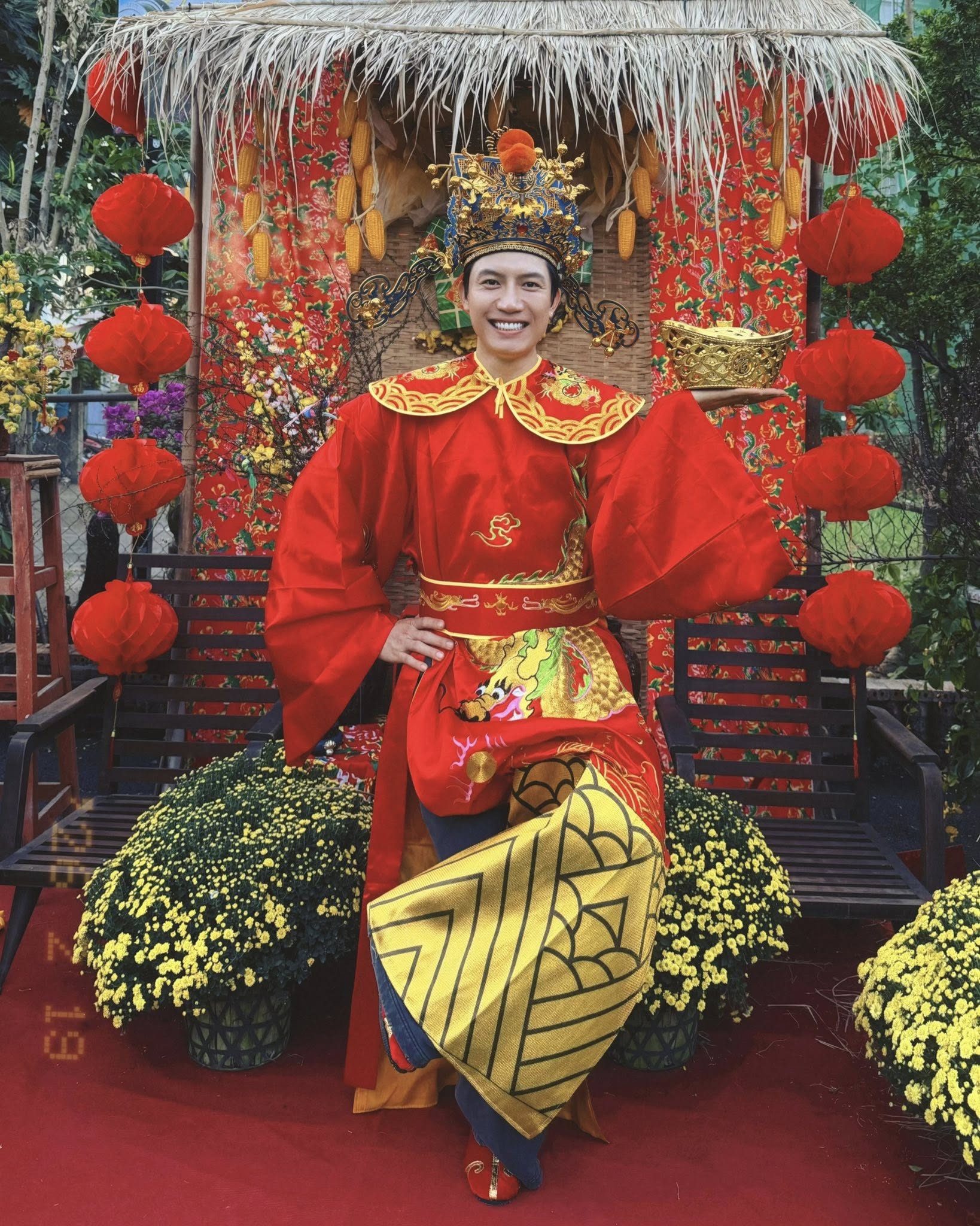 Ca sĩ đón xuân lên trang Thông tin Chính Phủ: Hát cả năm Tết vẫn hát, giữ chuỗi “nghỉ lễ lâu nhất Việt Nam”- Ảnh 1. Ca sĩ đón xuân lên trang Thông tin Chính Phủ: Hát cả năm Tết vẫn hát, giữ chuỗi “nghỉ lễ lâu nhất Việt Nam”- Ảnh 1.