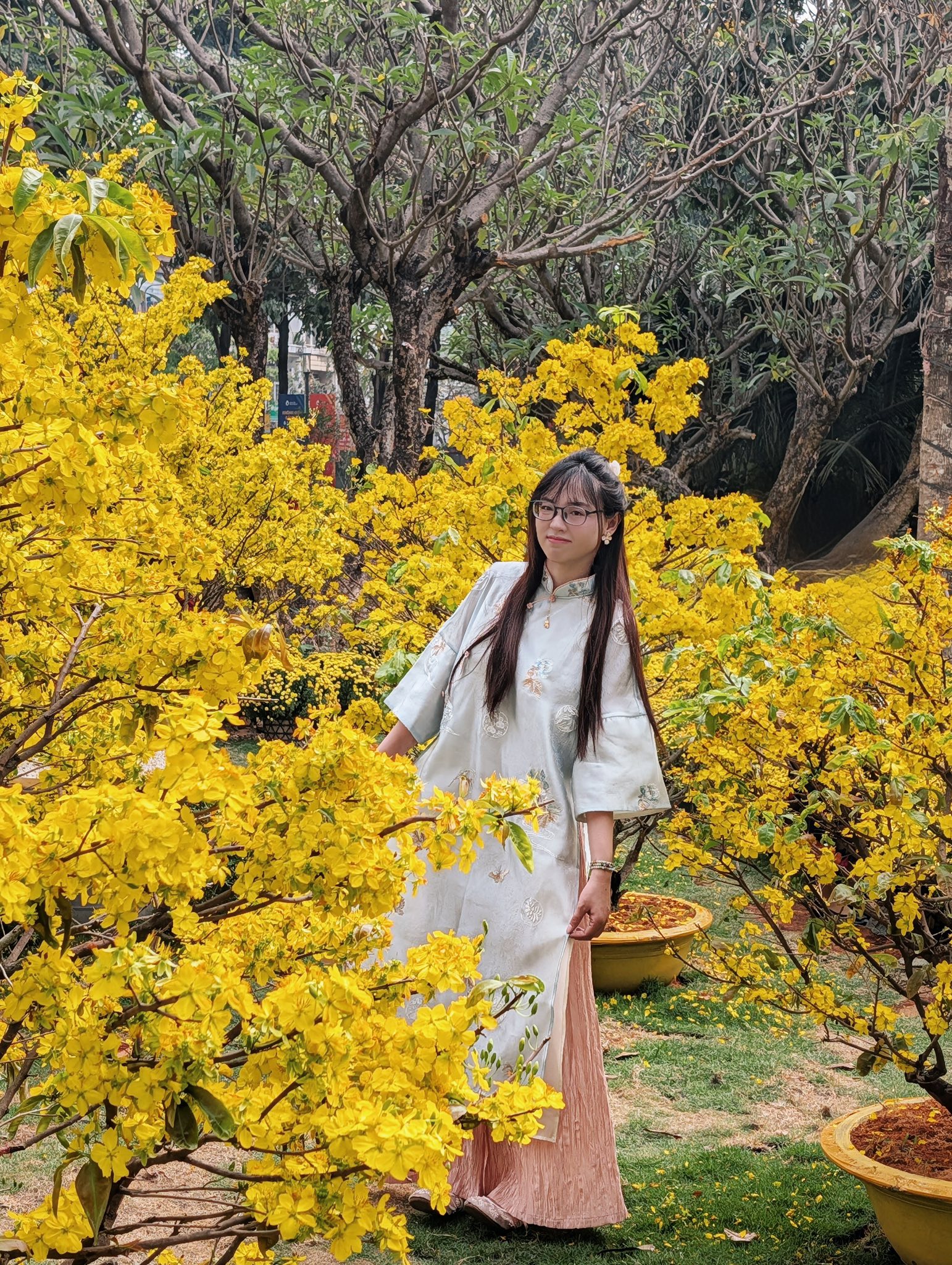 Mặc kệ ngày mai đi làm, hội nàng thơ vẫn chen chúc tại điểm check-in “lột xác” ngoạn mục nhất TP.HCM- Ảnh 4.