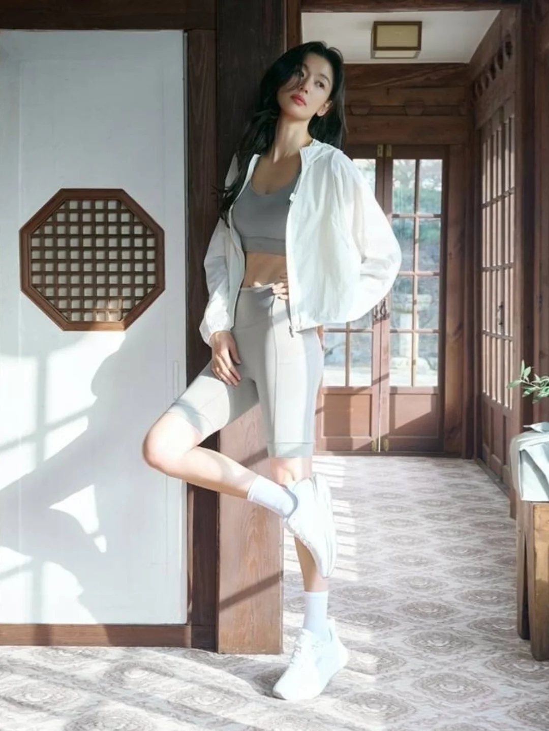 Không thể tin đây là "mợ chảnh" Jeon Ji Hyun ở tuổi 45 - Ảnh 3. Không thể tin đây là "mợ chảnh" Jeon Ji Hyun ở tuổi 45 - Ảnh 3.