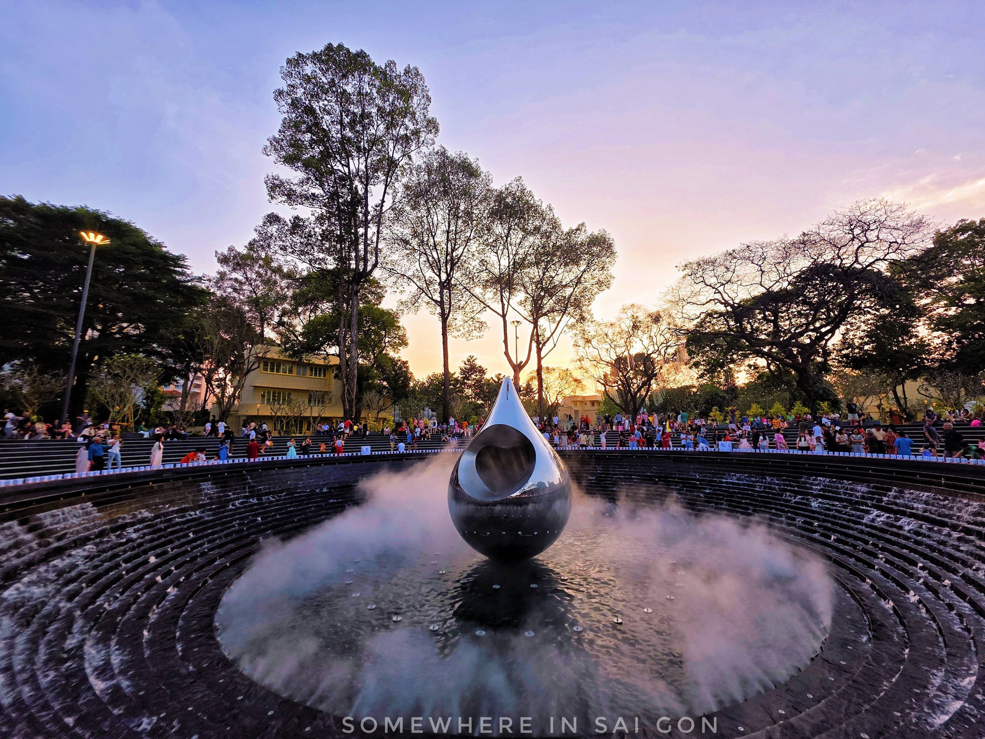 Mặc kệ ngày mai đi làm, hội nàng thơ vẫn chen chúc tại điểm check-in “lột xác” ngoạn mục nhất TP.HCM- Ảnh 1.