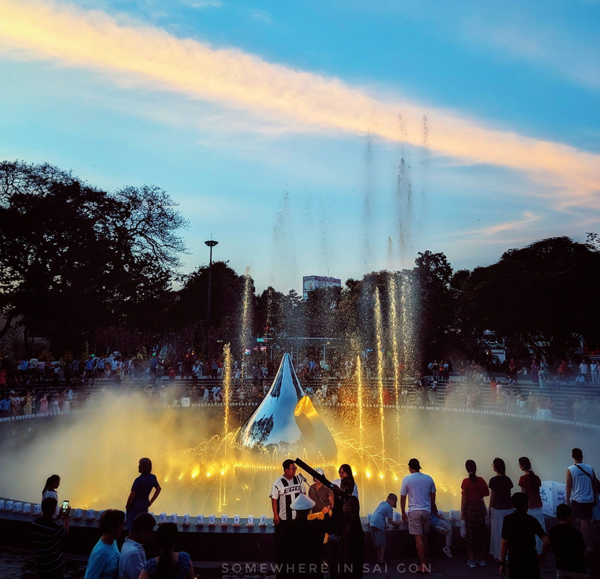 Mặc kệ ngày mai đi làm, hội nàng thơ vẫn chen chúc tại điểm check-in “lột xác” ngoạn mục nhất TP.HCM- Ảnh 3.