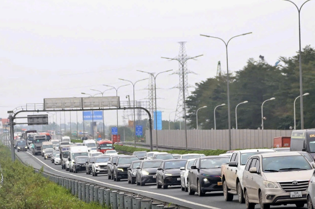 Khuyến cáo tham gia giao thông trong ngày cuối Tết Nguyên đán Bính Ngọ 2026 - Ảnh 1.