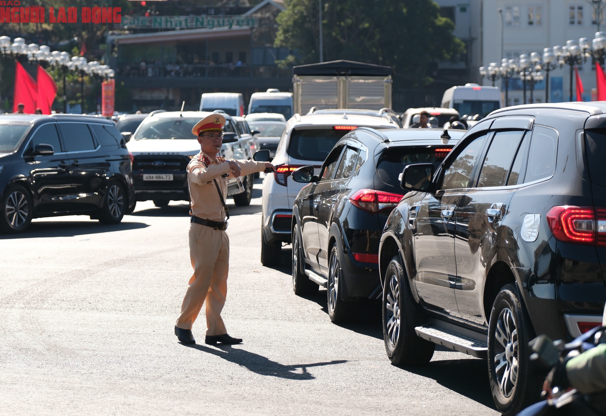 Mùng 6 Tết, Đà Lạt vẫn rộn ràng khách du xuân - Ảnh 4.