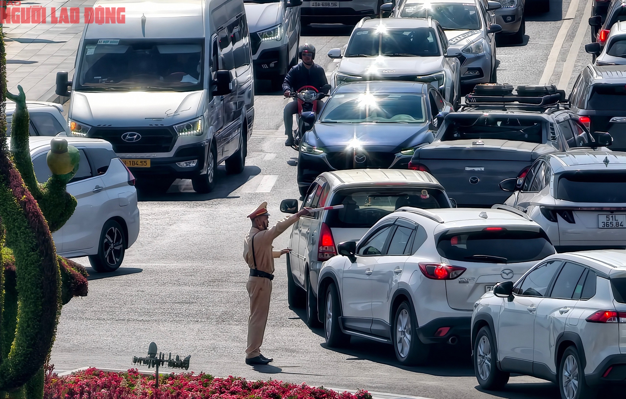 Mùng 6 Tết, Đà Lạt vẫn rộn ràng khách du xuân - Ảnh 5.