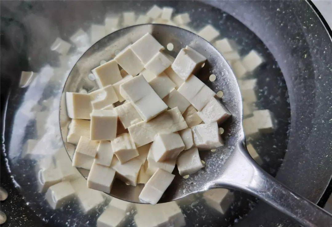 Tôi mua loại rau này mỗi mùa xuân về: Nấu 5 món ngon mà nhanh, hàm lượng canxi cao gấp 5 lần trứng- Ảnh 3.