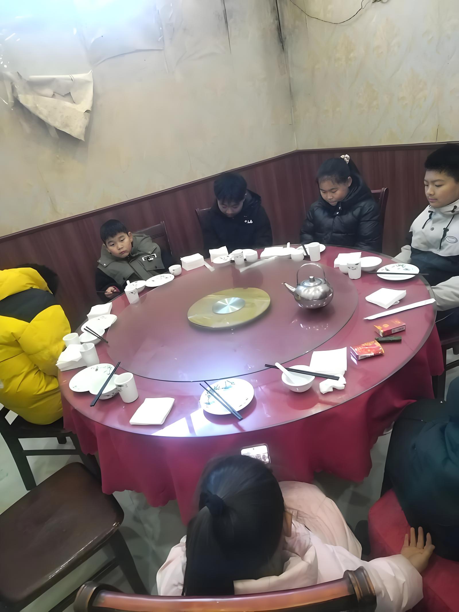 Một buổi liên hoan khiến tôi nhận ra gia đình không có quy tắc còn đáng sợ hơn cả nghèo đói - Ảnh 3.