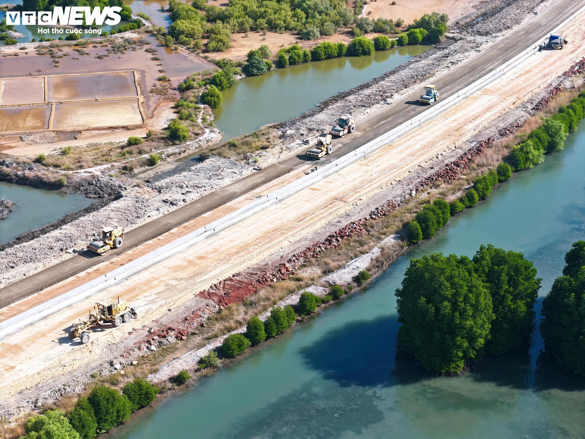 Hiện trạng đường nối siêu cảng Cái Mép với khu công nghiệp ở TP.HCM- Ảnh 4.