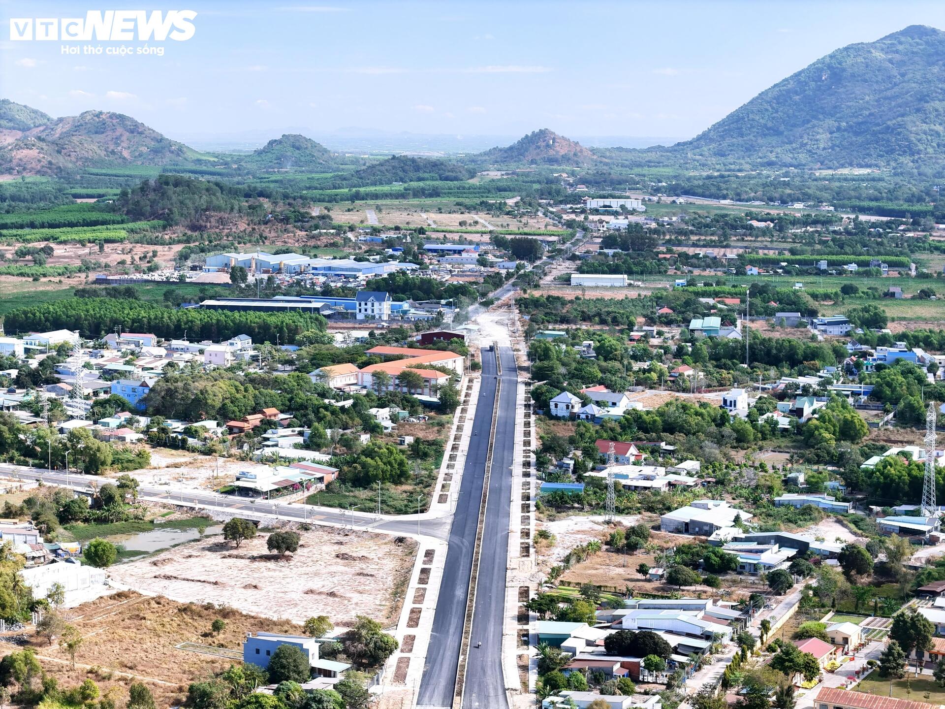 Hiện trạng đường nối siêu cảng Cái Mép với khu công nghiệp ở TP.HCM- Ảnh 13.