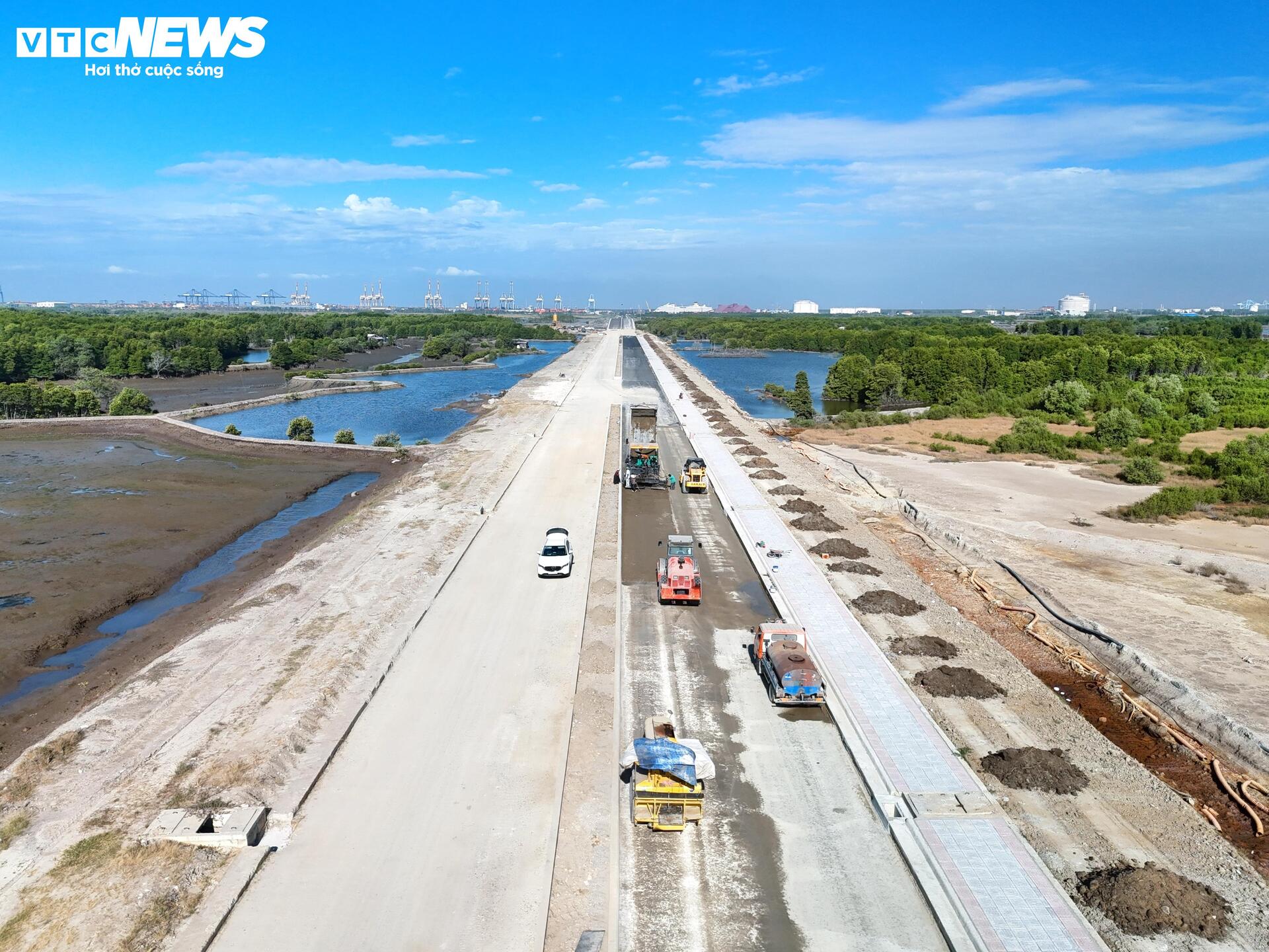 Hiện trạng đường nối siêu cảng Cái Mép với khu công nghiệp ở TP.HCM- Ảnh 1.