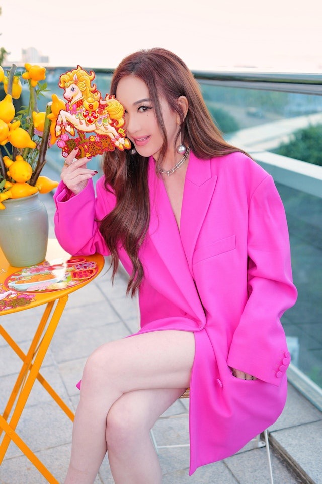 Mỹ nữ tuổi Ngọ "sộp" nhất Tết: Chi mạnh hàng chục tỷ đồng đưa trợ lý, nhân viên đi Bali nghỉ dưỡng xa hoa - Ảnh 1.