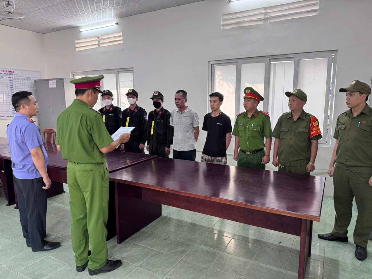 Bắt khẩn cấp chủ quán cơm Đặng Trần Quốc Vũ- Ảnh 1. Bắt khẩn cấp chủ quán cơm Đặng Trần Quốc Vũ- Ảnh 1.