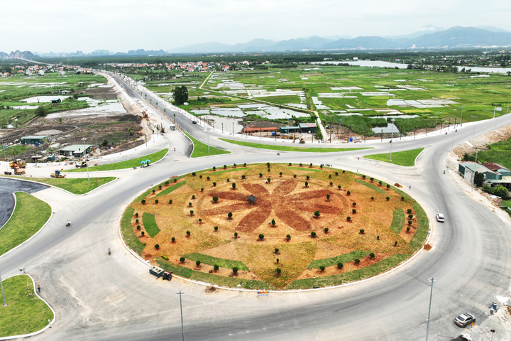 Quảng Ninh vững vàng vị thế ‘đầu tàu’ kinh tế vùng Đông Bắc- Ảnh 1.